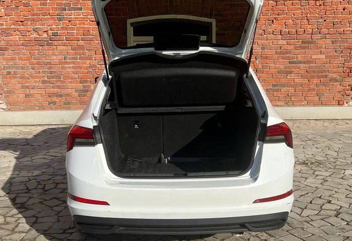 Аренда skoda rapid эконом класса 2021 года в городе Москва Нагорная от 1990 руб./сутки, передний привод, двигатель: бензин, объем 1.6 литров, ОСАГО (Впишу в полис), без водителя, недорого, вид 6 - RentRide