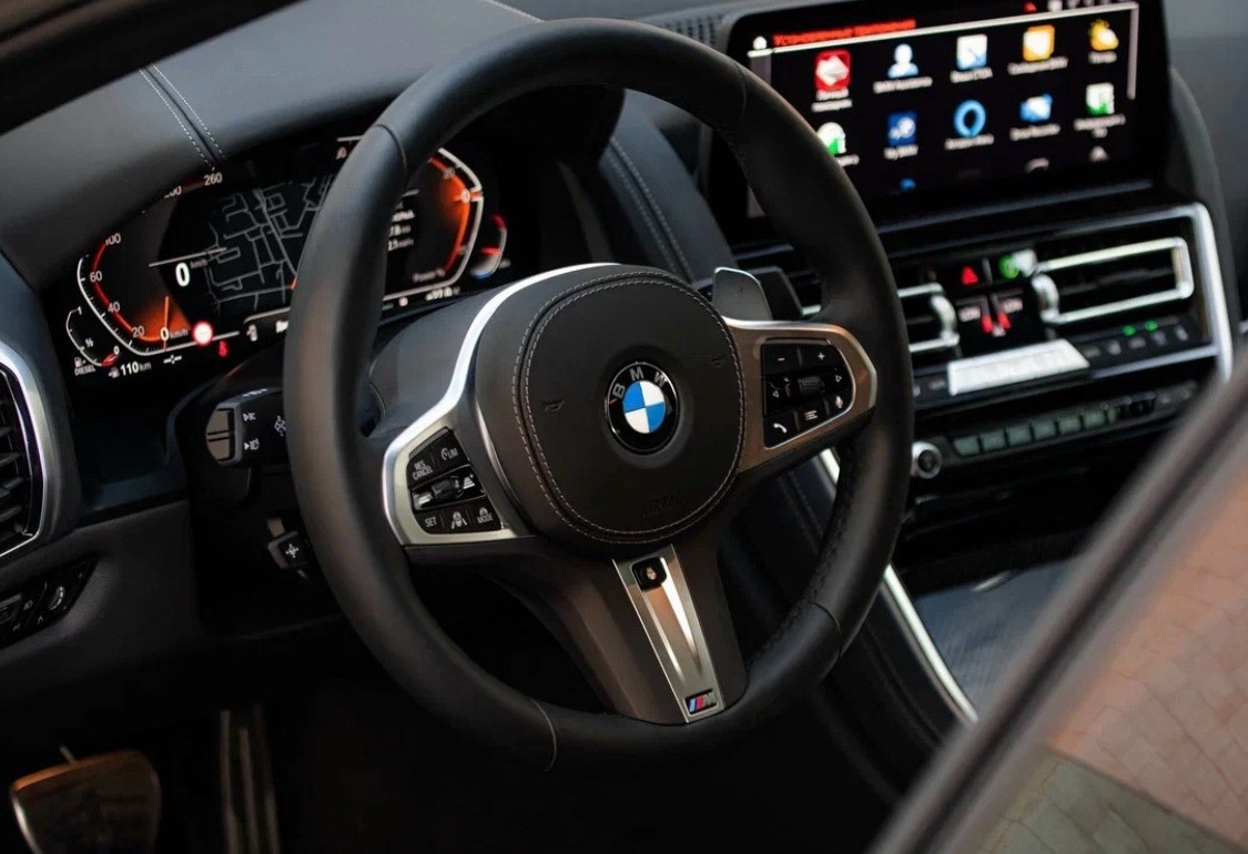 Аренда bmw 8-serii премиум класса 2023 года в городе Москва Шаболовская от 20000 руб./сутки, полный привод, двигатель: гибрид, объем 3 литра, каско (Мультидрайв), ОСАГО (Мультидрайв), без водителя, недорого, вид 7 - RentRide
