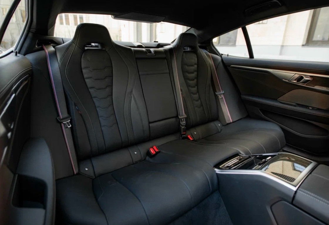 Аренда bmw 8-serii премиум класса 2023 года в городе Москва Шаболовская от 20000 руб./сутки, полный привод, двигатель: гибрид, объем 3 литра, каско (Мультидрайв), ОСАГО (Мультидрайв), без водителя, недорого, вид 10 - RentRide