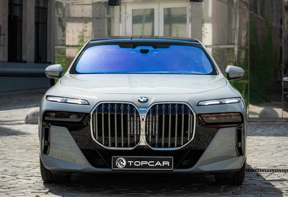 Аренда bmw 7-serii премиум класса 2022 года в городе Москва Шаболовская от 32000 руб./сутки, задний привод, двигатель: бензин, объем 3 литра, каско (Мультидрайв), ОСАГО (Мультидрайв), без водителя, недорого, вид 3 - RentRide