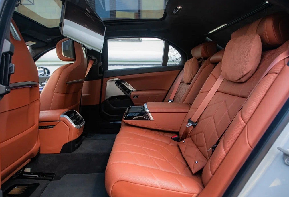 Аренда bmw 7-serii премиум класса 2022 года в городе Москва Шаболовская от 32000 руб./сутки, задний привод, двигатель: бензин, объем 3 литра, каско (Мультидрайв), ОСАГО (Мультидрайв), без водителя, недорого, вид 16 - RentRide