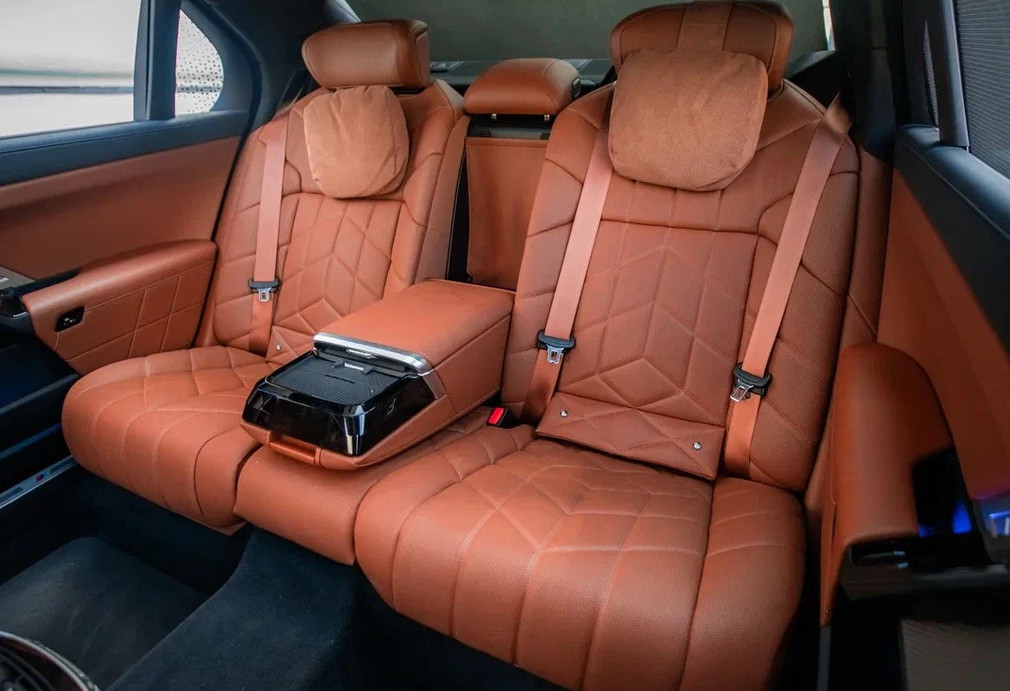 Аренда bmw 7-serii премиум класса 2022 года в городе Москва Шаболовская от 32000 руб./сутки, задний привод, двигатель: бензин, объем 3 литра, каско (Мультидрайв), ОСАГО (Мультидрайв), без водителя, недорого, вид 17 - RentRide