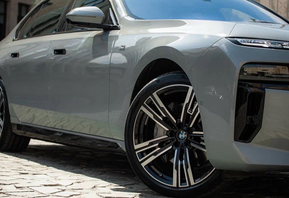 Аренда bmw 7-serii премиум класса 2022 года в городе Москва Шаболовская от 32000 руб./сутки, задний привод, двигатель: бензин, объем 3 литра, каско (Мультидрайв), ОСАГО (Мультидрайв), без водителя, недорого, вид 5 - RentRide