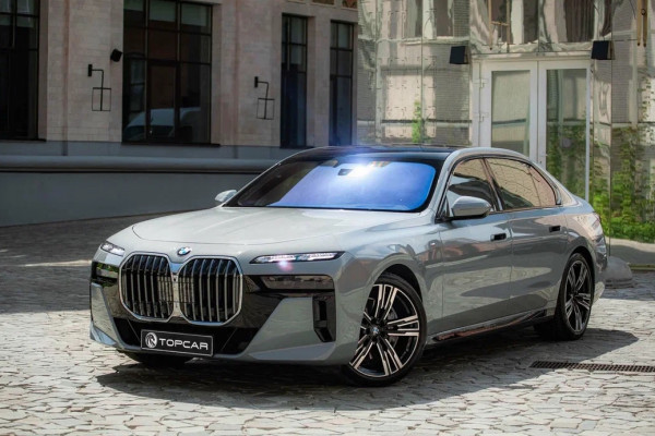 Прокат авто bmw 7-serii премиум класса 2022 года в городе Москва Шаболовская от 32000 руб./сутки, задний привод, двигатель: бензин, объем 3 литра, каско (Мультидрайв), ОСАГО (Мультидрайв), без водителя, недорого - RentRide