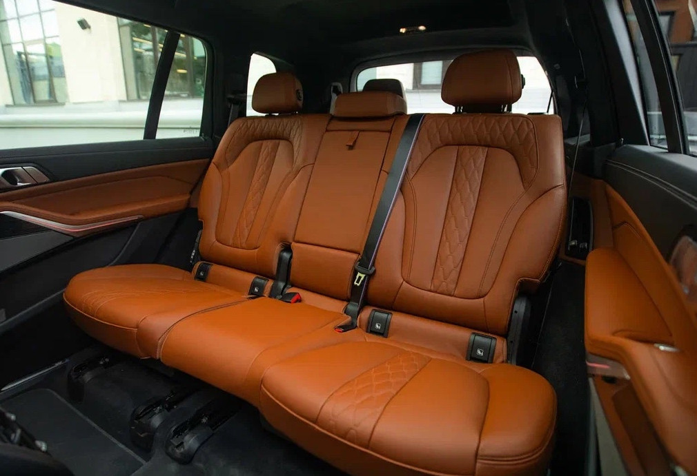 Аренда bmw x7 премиум класса 2023 года в городе Москва Тульская от 32000 руб./сутки, полный привод, двигатель: дизель, объем 3 литра, каско (Мультидрайв), ОСАГО (Мультидрайв), без водителя, недорого, вид 15 - RentRide