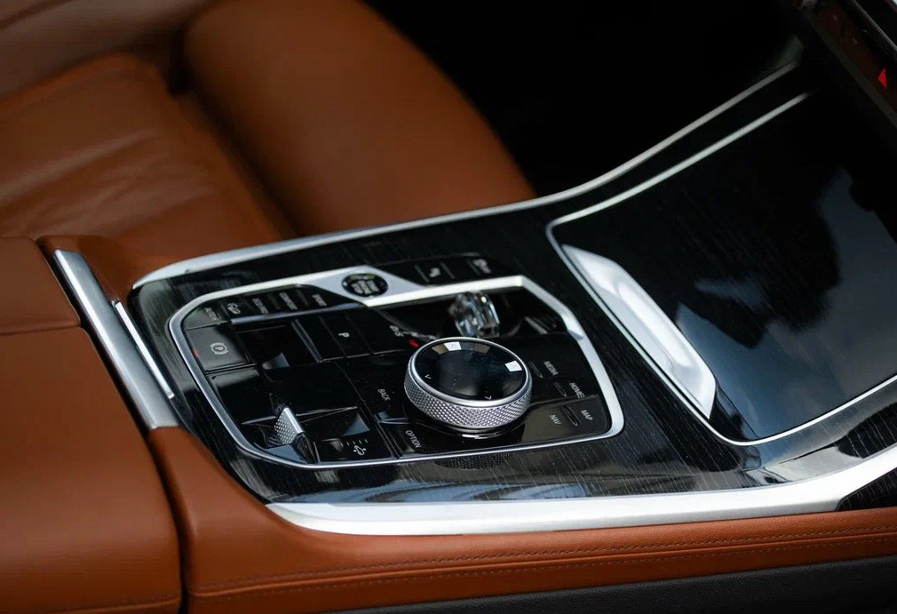 Аренда bmw x7 премиум класса 2023 года в городе Москва Тульская от 32000 руб./сутки, полный привод, двигатель: дизель, объем 3 литра, каско (Мультидрайв), ОСАГО (Мультидрайв), без водителя, недорого, вид 11 - RentRide