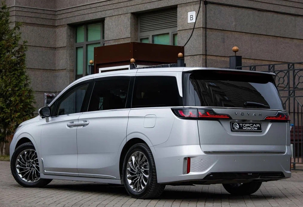 Аренда voyah dream 2023 года в городе Москва Тульская от 18400 руб./сутки, полный привод, двигатель: гибрид, объем 1.5 литров, каско (Мультидрайв), ОСАГО (Мультидрайв), без водителя, недорого, вид 8 - RentRide