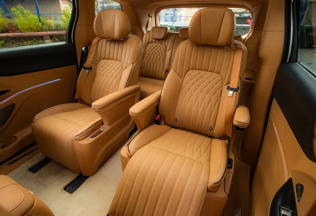 Аренда voyah dream 2023 года в городе Москва Тульская от 18400 руб./сутки, полный привод, двигатель: гибрид, объем 1.5 литров, каско (Мультидрайв), ОСАГО (Мультидрайв), без водителя, недорого, вид 13 - RentRide