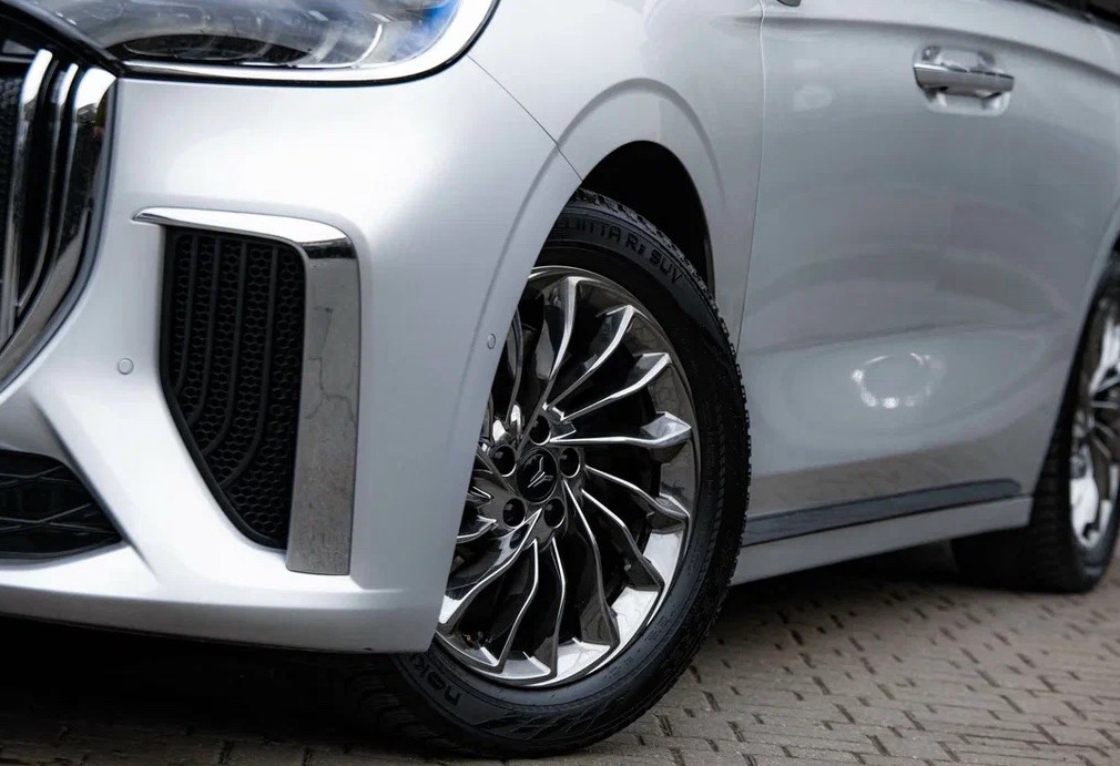 Аренда voyah dream 2023 года в городе Москва Тульская от 18400 руб./сутки, полный привод, двигатель: гибрид, объем 1.5 литров, каско (Мультидрайв), ОСАГО (Мультидрайв), без водителя, недорого, вид 3 - RentRide