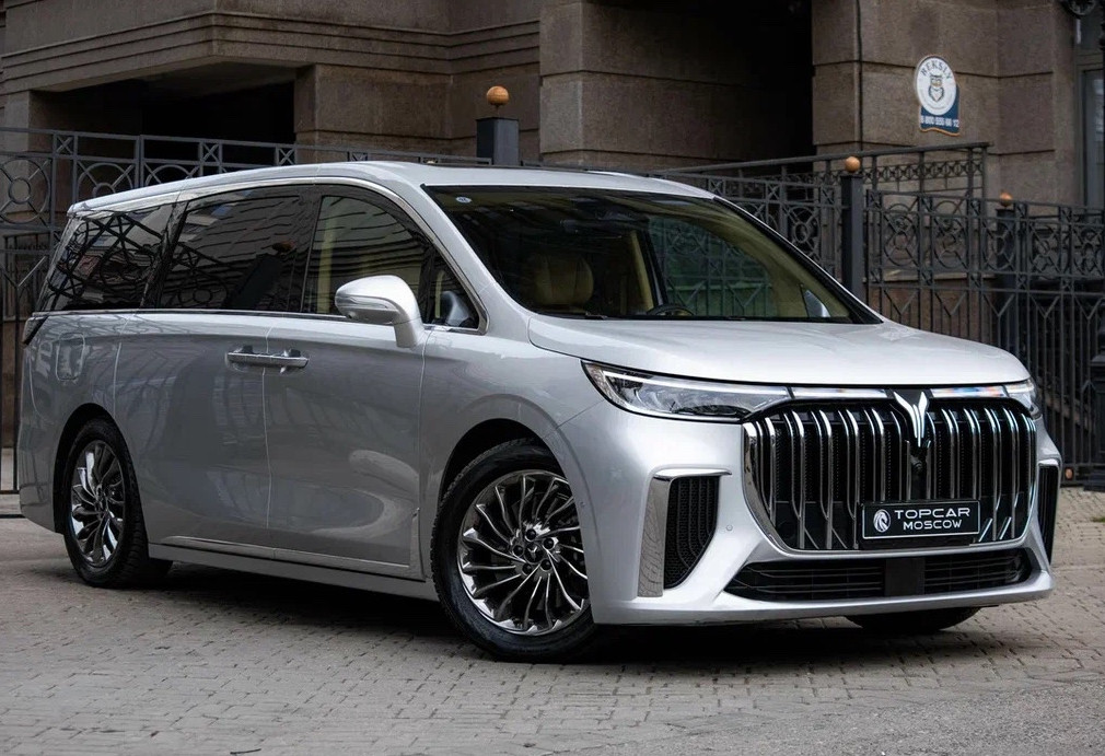 Аренда voyah dream 2023 года в городе Москва Тульская от 18400 руб./сутки, полный привод, двигатель: гибрид, объем 1.5 литров, каско (Мультидрайв), ОСАГО (Мультидрайв), без водителя, недорого, вид 5 - RentRide