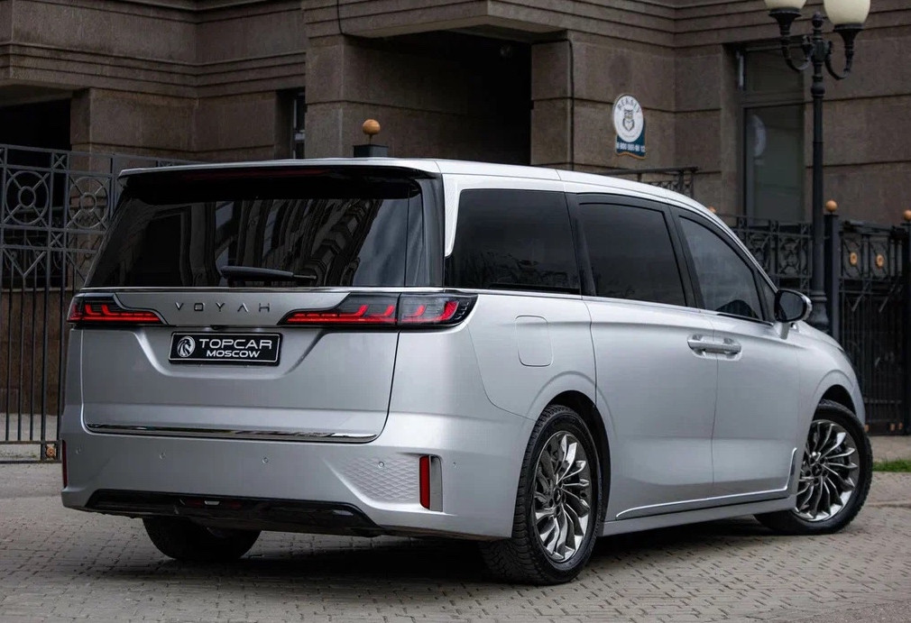 Аренда voyah dream 2023 года в городе Москва Тульская от 18400 руб./сутки, полный привод, двигатель: гибрид, объем 1.5 литров, каско (Мультидрайв), ОСАГО (Мультидрайв), без водителя, недорого, вид 6 - RentRide