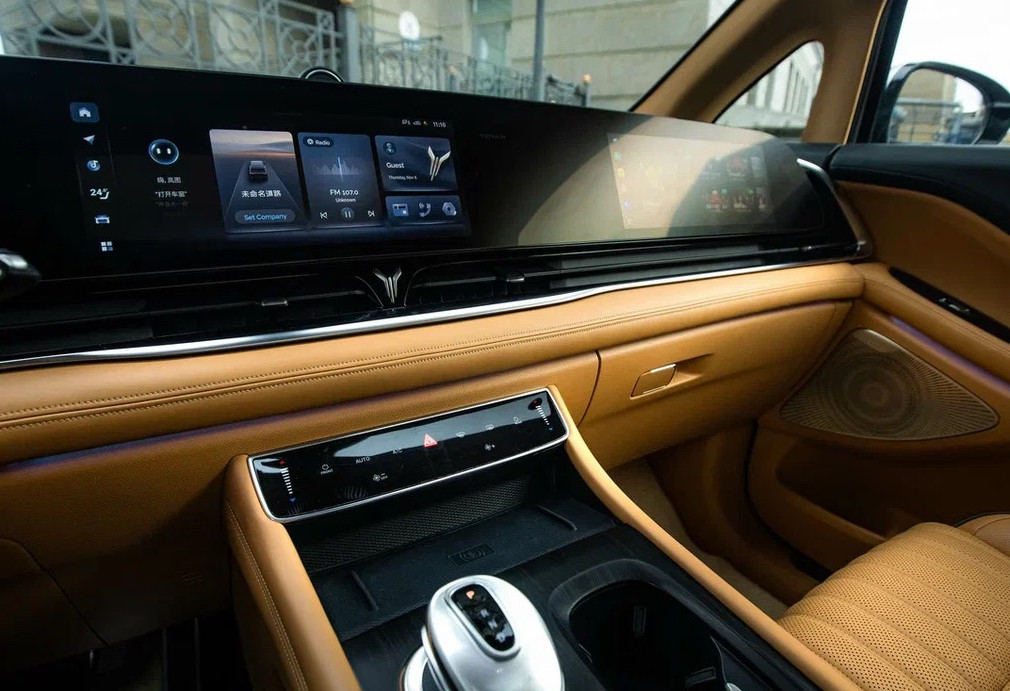 Аренда voyah dream 2023 года в городе Москва Тульская от 18400 руб./сутки, полный привод, двигатель: гибрид, объем 1.5 литров, каско (Мультидрайв), ОСАГО (Мультидрайв), без водителя, недорого, вид 17 - RentRide