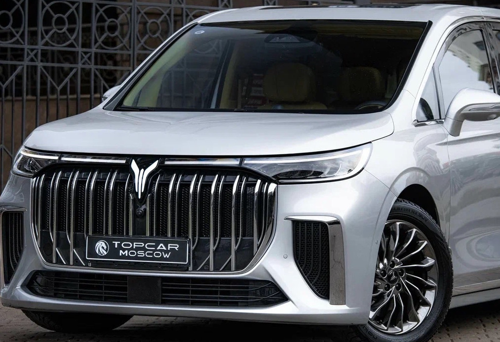 Аренда voyah dream 2023 года в городе Москва Тульская от 18400 руб./сутки, полный привод, двигатель: гибрид, объем 1.5 литров, каско (Мультидрайв), ОСАГО (Мультидрайв), без водителя, недорого, вид 2 - RentRide