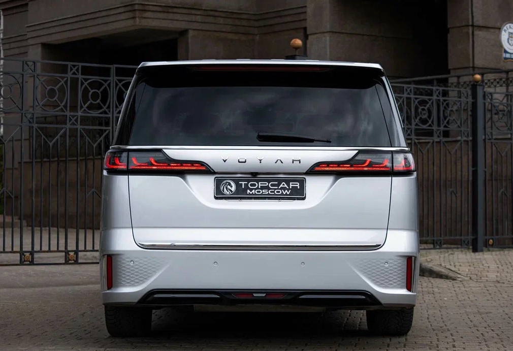 Аренда voyah dream 2023 года в городе Москва Тульская от 18400 руб./сутки, полный привод, двигатель: гибрид, объем 1.5 литров, каско (Мультидрайв), ОСАГО (Мультидрайв), без водителя, недорого, вид 7 - RentRide