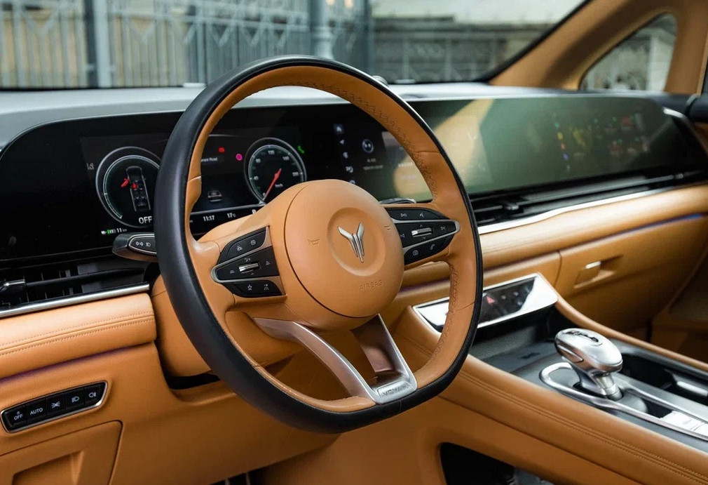 Аренда voyah dream 2023 года в городе Москва Тульская от 18400 руб./сутки, полный привод, двигатель: гибрид, объем 1.5 литров, каско (Мультидрайв), ОСАГО (Мультидрайв), без водителя, недорого, вид 16 - RentRide