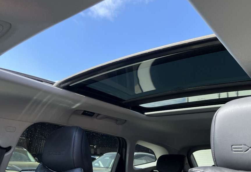 Аренда exeed txl комфорт класса 2023 года в городе Москва от 4000 руб./сутки, полный привод, двигатель: бензин, объем 2 литра, каско (Мультидрайв), ОСАГО (Мультидрайв), без водителя, недорого, вид 2 - RentRide