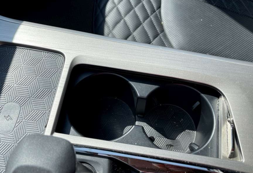 Аренда exeed txl комфорт класса 2023 года в городе Москва от 4000 руб./сутки, полный привод, двигатель: бензин, объем 2 литра, каско (Мультидрайв), ОСАГО (Мультидрайв), без водителя, недорого, вид 6 - RentRide