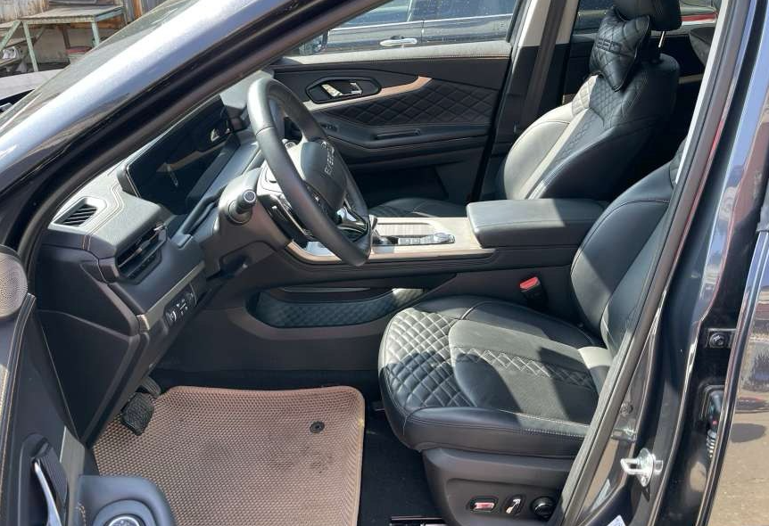 Аренда exeed txl комфорт класса 2023 года в городе Москва от 4000 руб./сутки, полный привод, двигатель: бензин, объем 2 литра, каско (Мультидрайв), ОСАГО (Мультидрайв), без водителя, недорого, вид 7 - RentRide