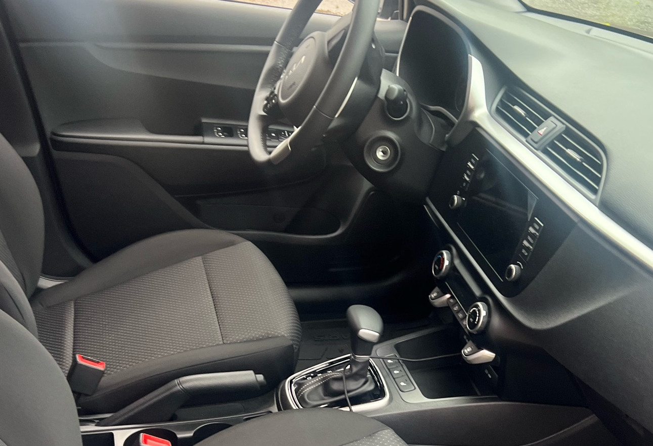 Аренда kia rio-x-line эконом класса 2025 года в городе Москва Медведково от 3999 руб./сутки, передний привод, двигатель: бензин, объем 1.6 литров, каско (Мультидрайв), ОСАГО (Впишу в полис), без водителя, недорого, вид 5 - RentRide