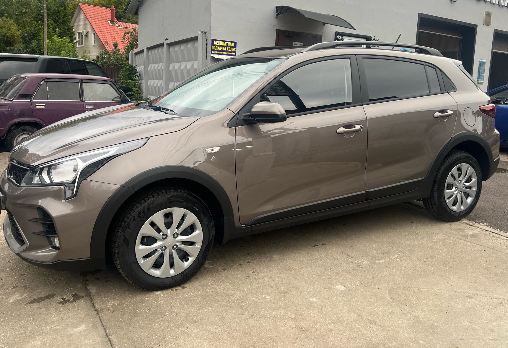 Аренда kia rio-x-line эконом класса 2025 года в городе Москва Медведково от 3999 руб./сутки, передний привод, двигатель: бензин, объем 1.6 литров, каско (Мультидрайв), ОСАГО (Впишу в полис), без водителя, недорого, вид 2 - RentRide