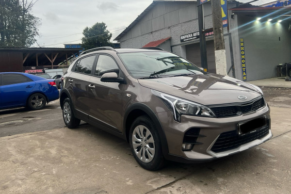 Прокат авто kia rio-x-line эконом класса 2025 года в городе Москва Медведково от 3999 руб./сутки, передний привод, двигатель: бензин, объем 1.6 литров, каско (Мультидрайв), ОСАГО (Впишу в полис), без водителя, недорого - RentRide