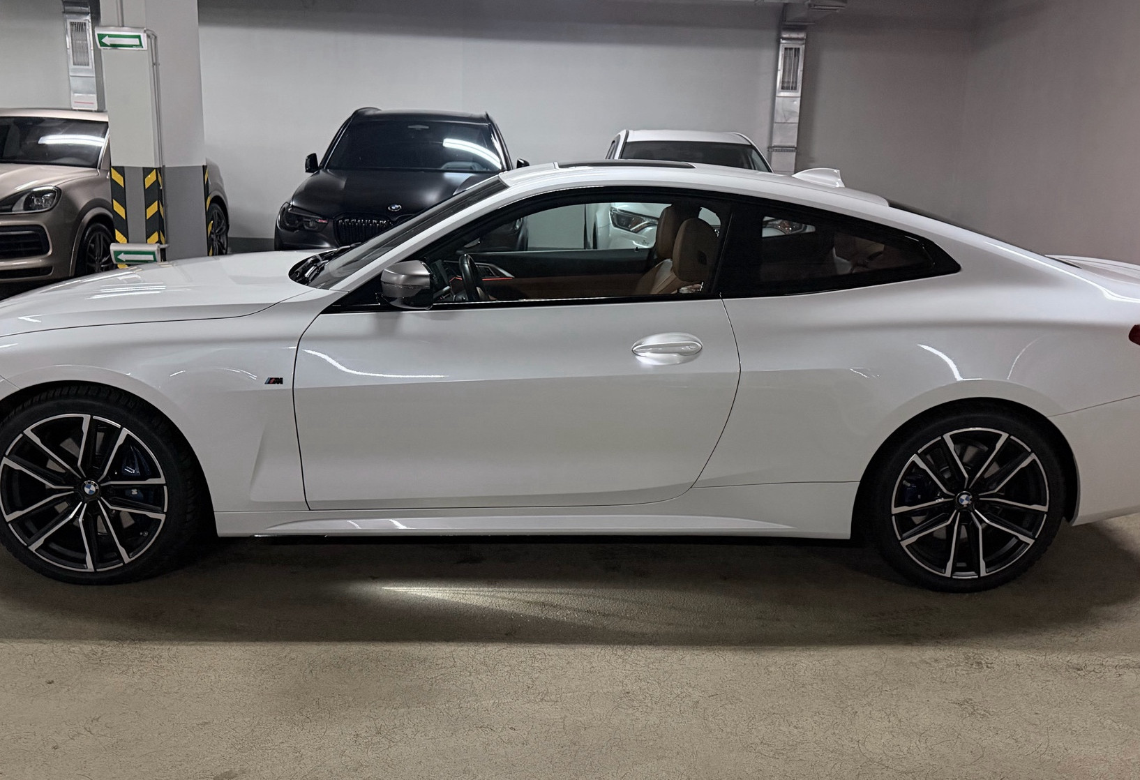 Аренда bmw 4-serii премиум класса 2020 года в городе Москва Тульская от 20000 руб./сутки, полный привод, двигатель: гибрид, объем 3 литра, ОСАГО (Мультидрайв), без водителя, недорого, вид 2 - RentRide