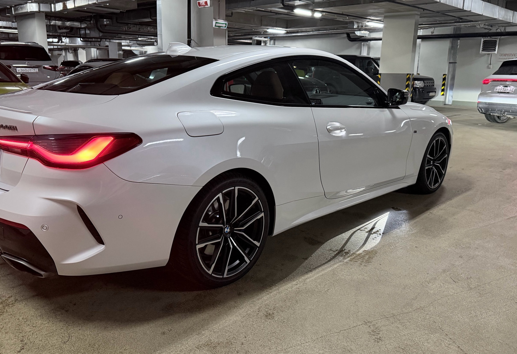 Аренда bmw 4-serii премиум класса 2020 года в городе Москва Тульская от 20000 руб./сутки, полный привод, двигатель: гибрид, объем 3 литра, ОСАГО (Мультидрайв), без водителя, недорого, вид 5 - RentRide