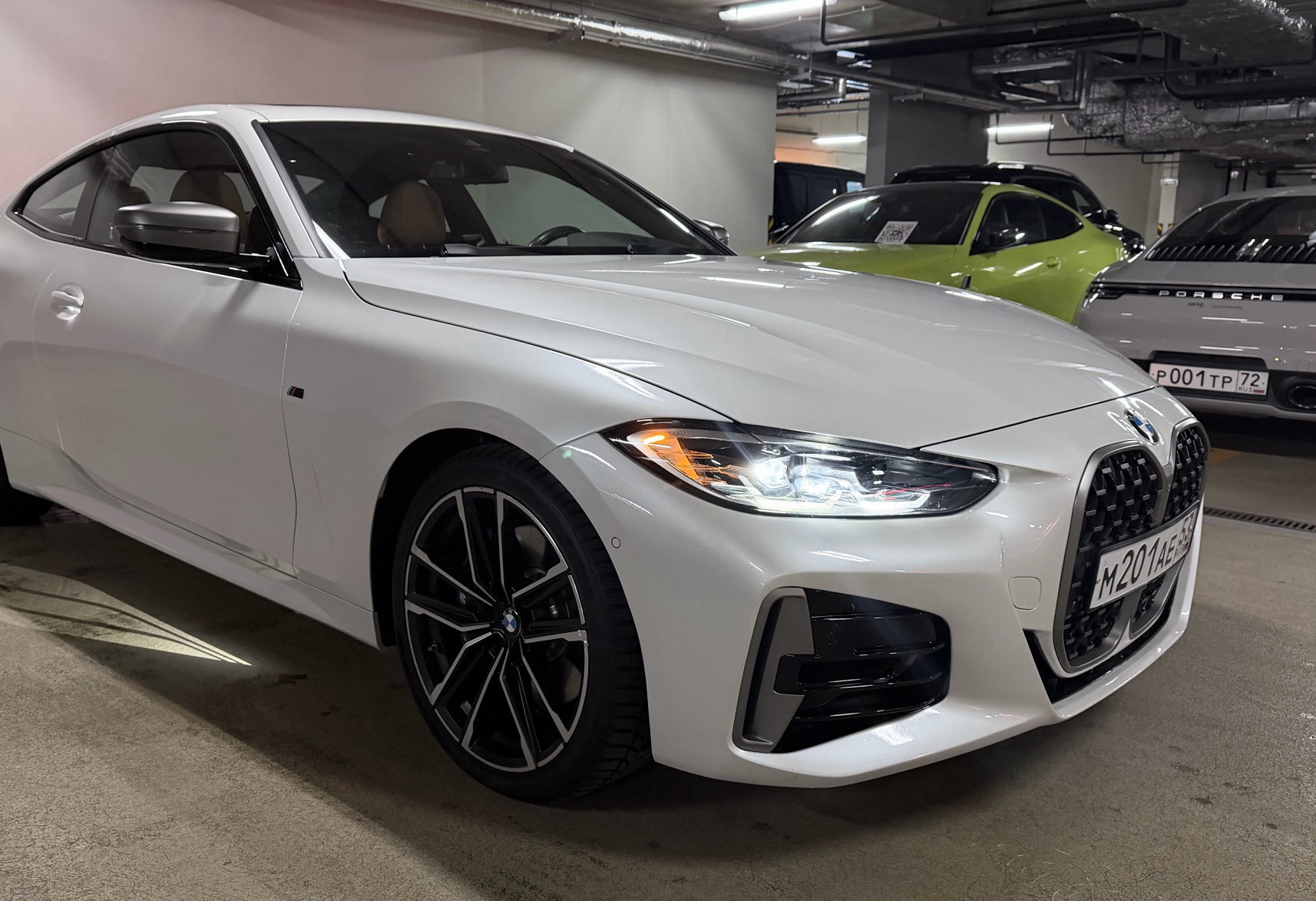 Аренда bmw 4-serii премиум класса 2020 года в городе Москва Тульская от 20000 руб./сутки, полный привод, двигатель: гибрид, объем 3 литра, ОСАГО (Мультидрайв), без водителя, недорого, вид 6 - RentRide