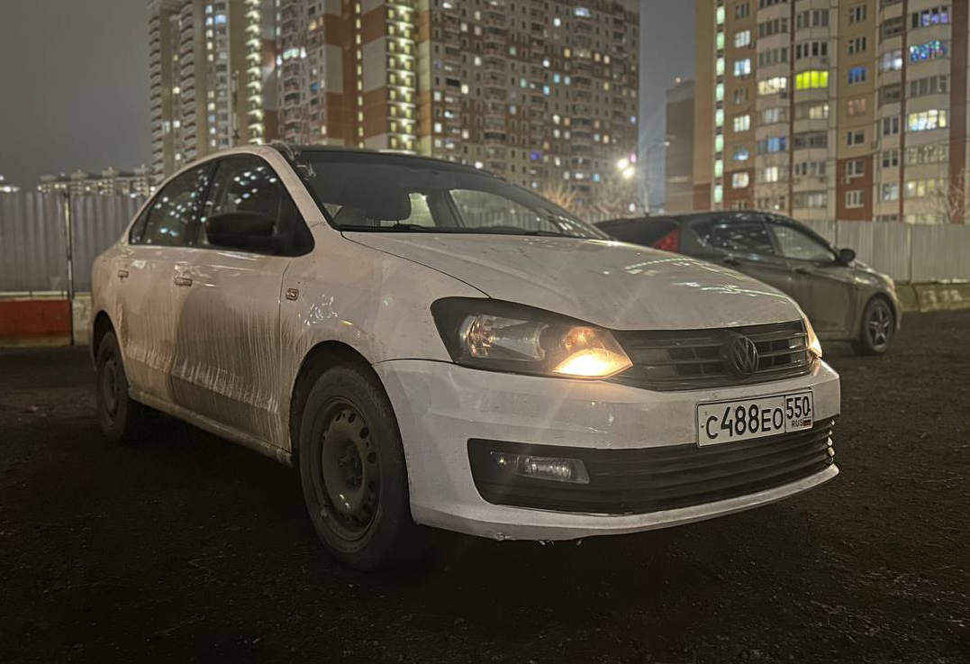 Аренда volkswagen polo эконом класса 2019 года в городе Москва Саларьево от 1200 руб./сутки, передний привод, двигатель: бензин, объем 1.6 литров, каско (Впишу в полис), ОСАГО (Впишу в полис), без водителя, недорого, вид 2 - RentRide
