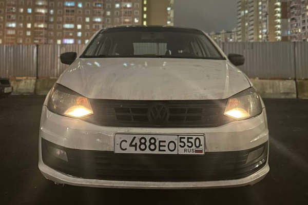 Прокат авто volkswagen polo эконом класса 2019 года в городе Москва Саларьево от 1200 руб./сутки, передний привод, двигатель: бензин, объем 1.6 литров, каско (Впишу в полис), ОСАГО (Впишу в полис), без водителя, недорого - RentRide