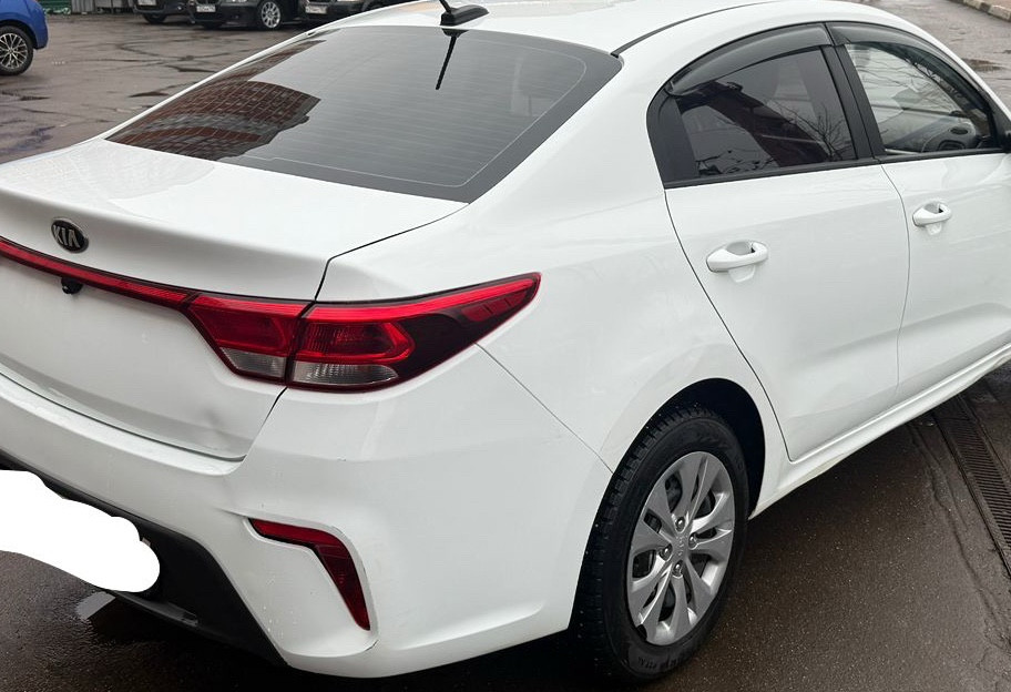 Аренда kia rio эконом класса 2019 года в городе Москва Бульвар Дмитрия Донского от 1800 руб./сутки, передний привод, двигатель: бензин, объем 1.4 литра, ОСАГО (Мультидрайв), без водителя, недорого, вид 4 - RentRide