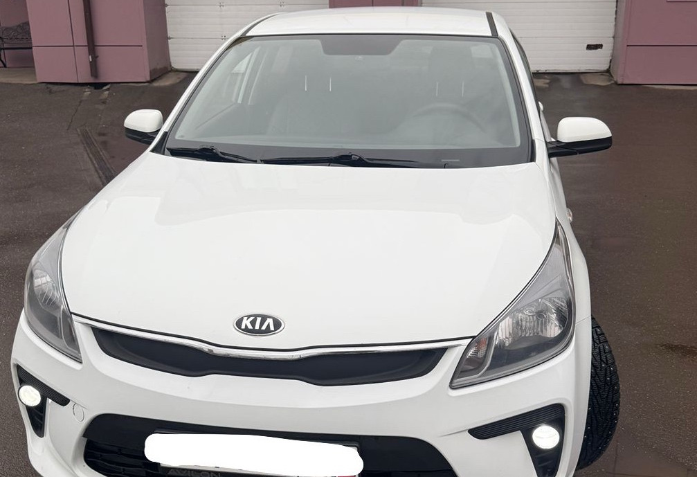 Аренда kia rio эконом класса 2019 года в городе Москва Бульвар Дмитрия Донского от 1800 руб./сутки, передний привод, двигатель: бензин, объем 1.4 литра, ОСАГО (Мультидрайв), без водителя, недорого - RentRide