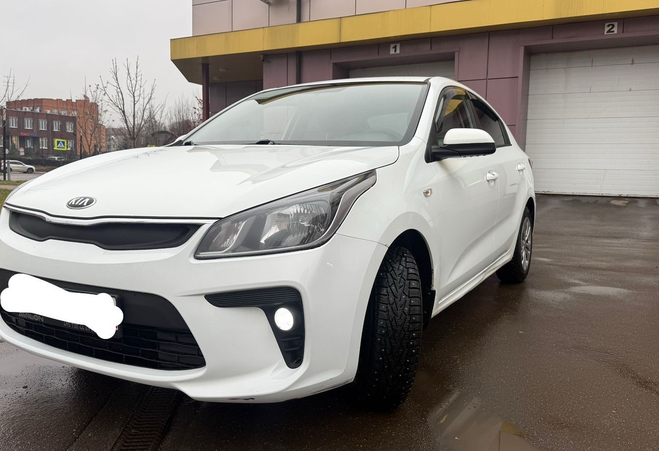 Аренда kia rio эконом класса 2019 года в городе Москва Бульвар Дмитрия Донского от 1800 руб./сутки, передний привод, двигатель: бензин, объем 1.4 литра, ОСАГО (Мультидрайв), без водителя, недорого, вид 3 - RentRide