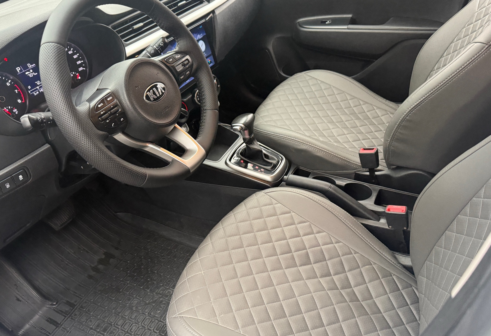 Аренда kia rio эконом класса 2019 года в городе Москва Бульвар Дмитрия Донского от 1800 руб./сутки, передний привод, двигатель: бензин, объем 1.4 литра, ОСАГО (Мультидрайв), без водителя, недорого, вид 6 - RentRide