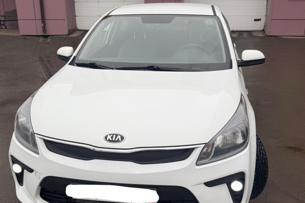 Прокат авто kia rio эконом класса 2019 года в городе Москва Бульвар Дмитрия Донского от 1800 руб./сутки, передний привод, двигатель: бензин, объем 1.4 литра, ОСАГО (Мультидрайв), без водителя, недорого - RentRide