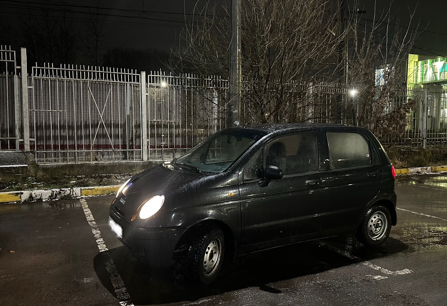 Аренда daewoo matiz эконом класса 2013 года в городе Москва от 800 руб./сутки, передний привод, двигатель: бензин, объем 0.8 литров, ОСАГО (Мультидрайв), без водителя, недорого - RentRide