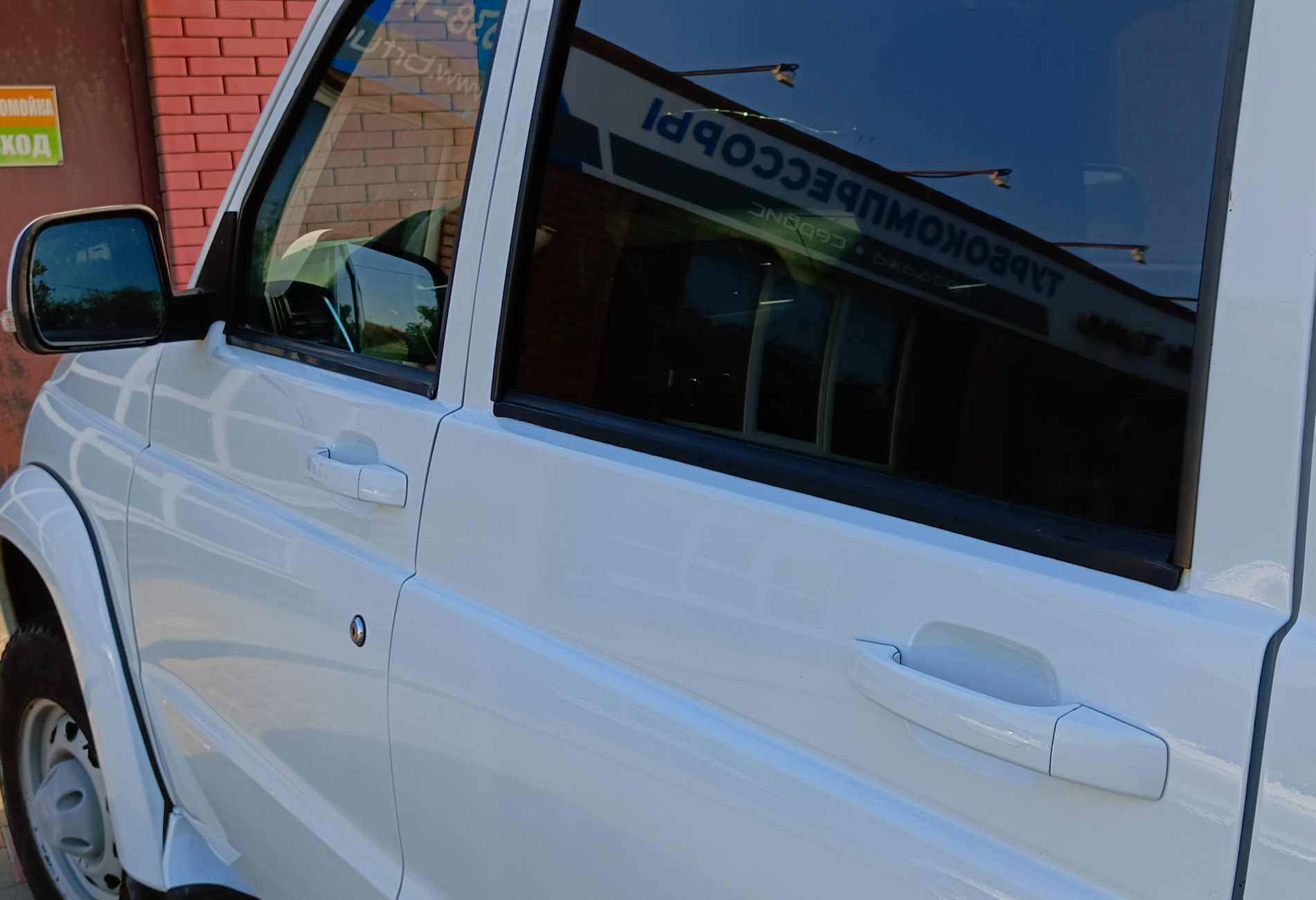 Аренда uaz patriot эконом класса 2016 года в городе Москва от 4000 руб./сутки, полный привод, двигатель: бензин, каско (Впишу в полис), ОСАГО (Впишу в полис), без водителя, недорого - RentRide