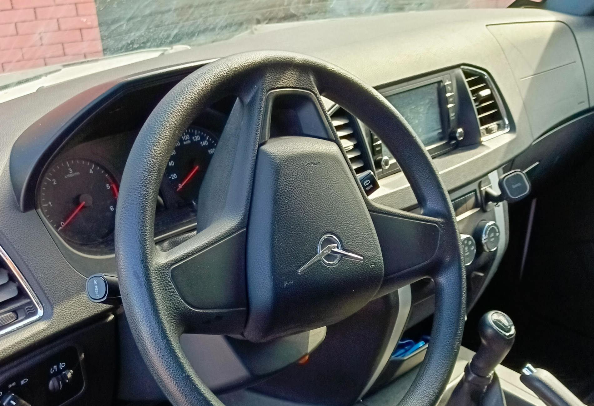 Аренда uaz patriot эконом класса 2016 года в городе Москва от 1600 руб./сутки, полный привод, двигатель: бензин, ОСАГО (Впишу в полис), без водителя, недорого, вид 6 - RentRide