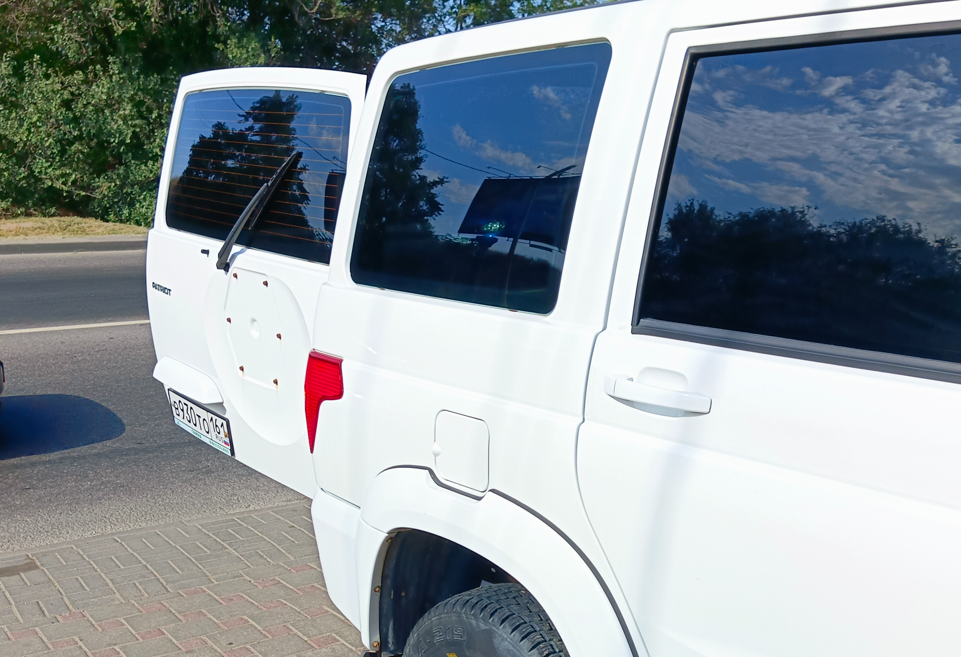 Аренда uaz patriot эконом класса 2016 года в городе Москва от 1600 руб./сутки, полный привод, двигатель: бензин, ОСАГО (Впишу в полис), без водителя, недорого, вид 5 - RentRide