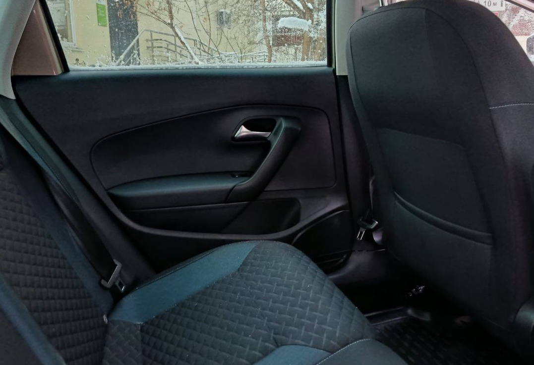 Аренда volkswagen polo эконом класса 2019 года в городе Москва Зюзино от 1840 руб./сутки, передний привод, двигатель: бензин, объем 1.6 литров, ОСАГО (Мультидрайв), без водителя, недорого, вид 7 - RentRide