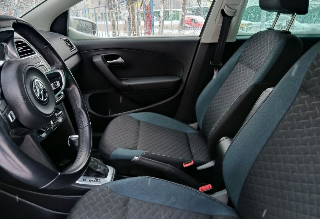 Аренда volkswagen polo эконом класса 2019 года в городе Москва Зюзино от 1840 руб./сутки, передний привод, двигатель: бензин, объем 1.6 литров, ОСАГО (Мультидрайв), без водителя, недорого, вид 6 - RentRide