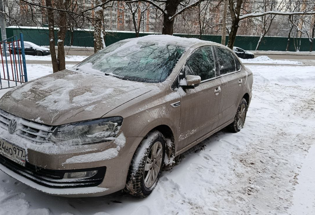 Аренда volkswagen polo эконом класса 2019 года в городе Москва Зюзино от 1840 руб./сутки, передний привод, двигатель: бензин, объем 1.6 литров, ОСАГО (Мультидрайв), без водителя, недорого, вид 2 - RentRide
