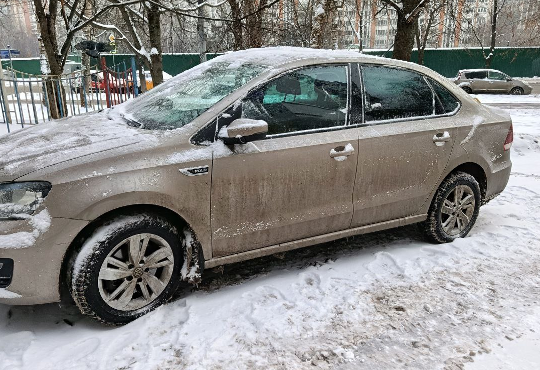 Аренда volkswagen polo эконом класса 2019 года в городе Москва Зюзино от 1840 руб./сутки, передний привод, двигатель: бензин, объем 1.6 литров, ОСАГО (Мультидрайв), без водителя, недорого, вид 3 - RentRide