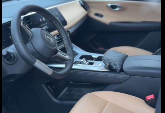 Аренда gac gs3 комфорт класса 2024 года в городе Москва Народное Ополчение от 3600 руб./сутки, передний привод, двигатель: бензин, объем 1.5 литров, каско (Мультидрайв), ОСАГО (Мультидрайв), без водителя, недорого, вид 5 - RentRide