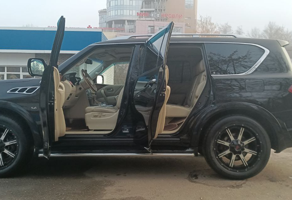 Аренда infiniti qx80 бизнес класса 2015 года в городе Москва от 10400 руб./сутки, полный привод, двигатель: бензин, объем 5.6 литров, каско (Мультидрайв), ОСАГО (Мультидрайв), без водителя, недорого, вид 7 - RentRide