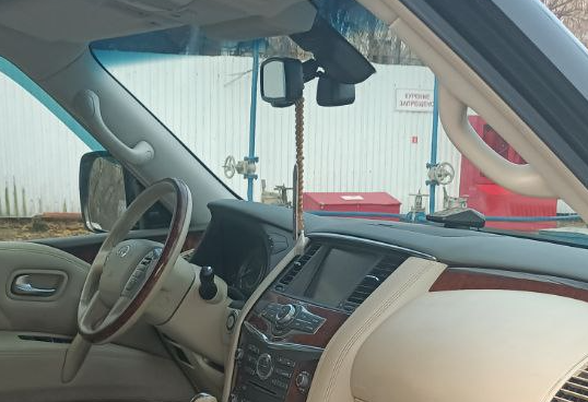 Аренда infiniti qx80 бизнес класса 2015 года в городе Москва от 10400 руб./сутки, полный привод, двигатель: бензин, объем 5.6 литров, каско (Мультидрайв), ОСАГО (Мультидрайв), без водителя, недорого, вид 3 - RentRide