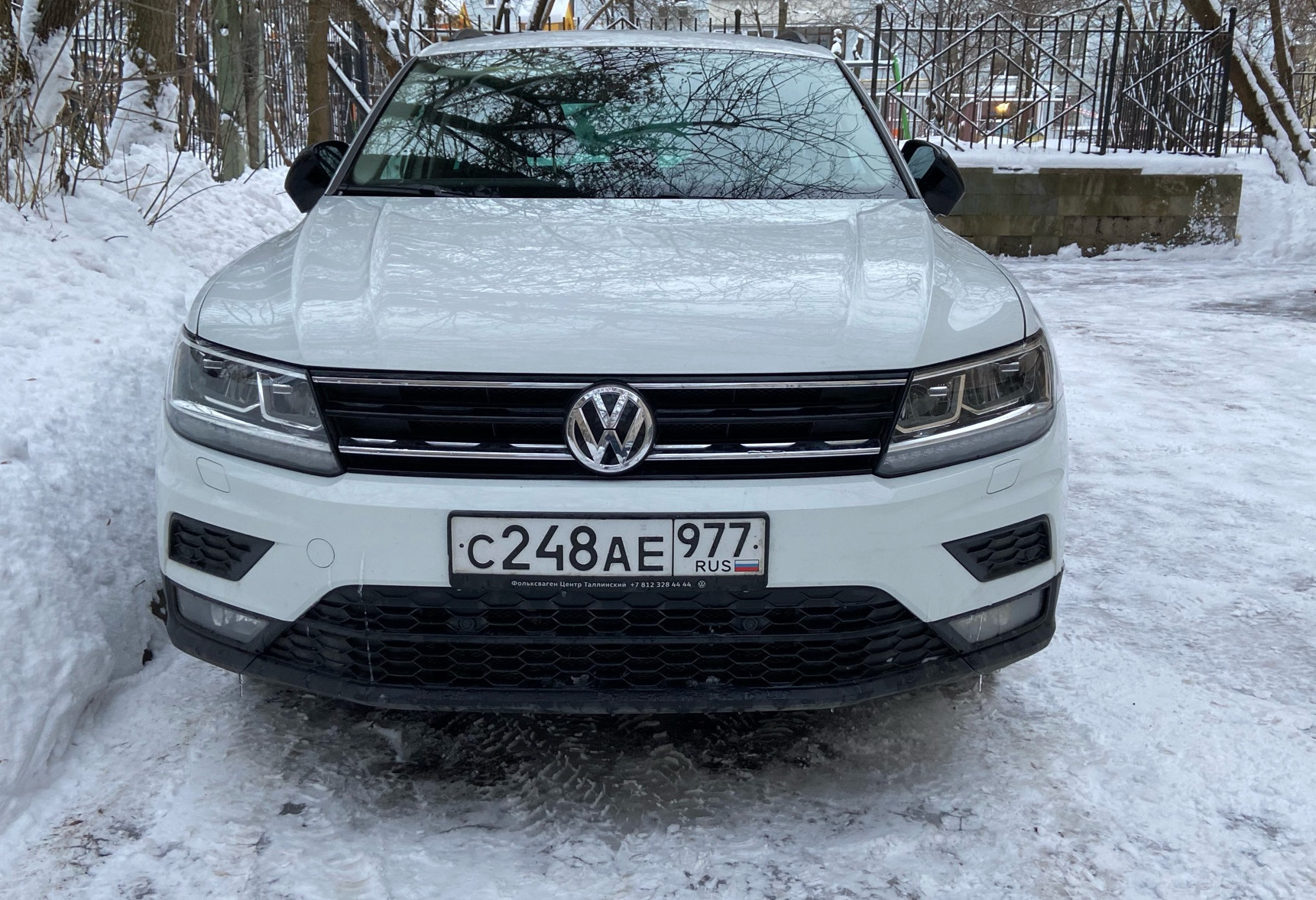 Аренда volkswagen tiguan бизнес класса 2020 года в городе Москва Белорусская от 5600 руб./сутки, полный привод, двигатель: бензин, объем 1.4 литра, ОСАГО (Мультидрайв), без водителя, недорого, вид 2 - RentRide