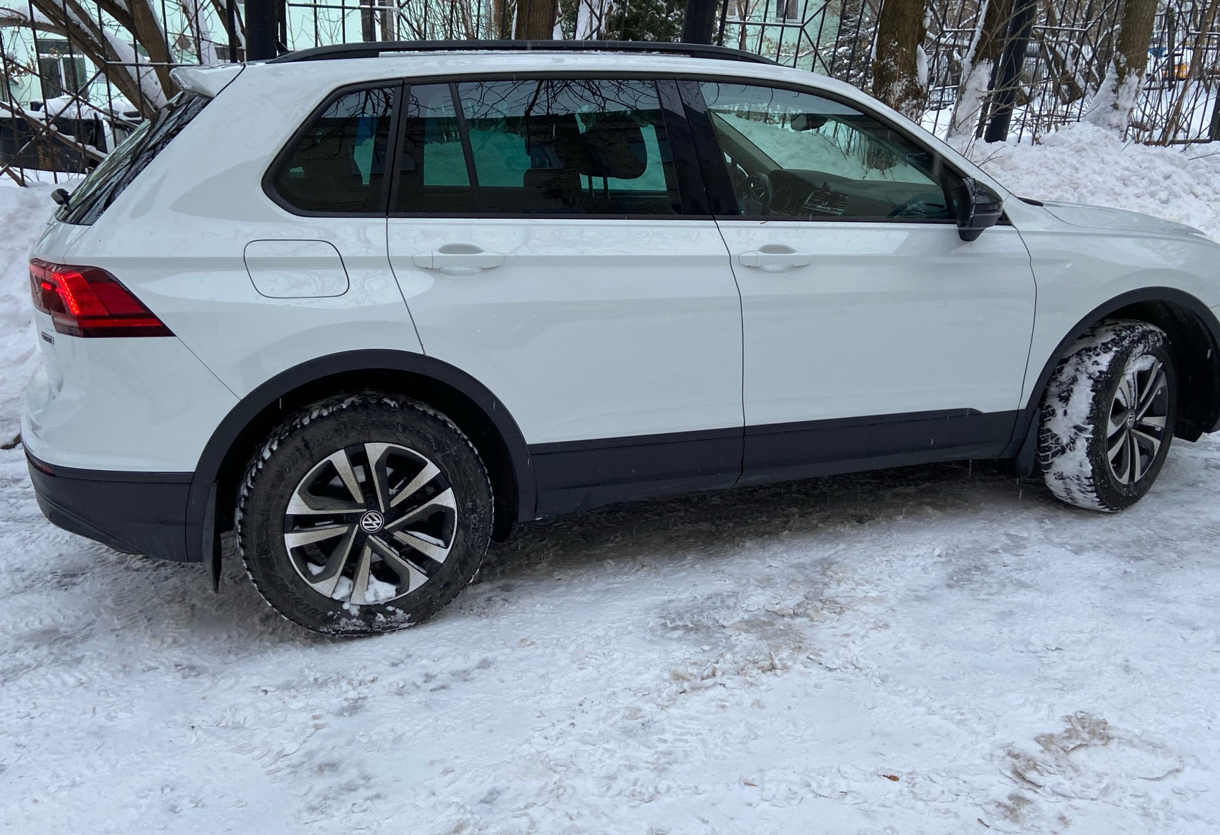 Аренда volkswagen tiguan бизнес класса 2020 года в городе Москва Белорусская от 5600 руб./сутки, полный привод, двигатель: бензин, объем 1.4 литра, ОСАГО (Мультидрайв), без водителя, недорого, вид 6 - RentRide