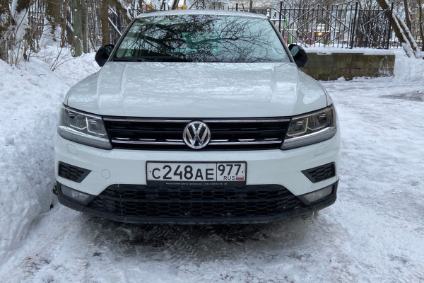 Прокат авто volkswagen tiguan бизнес класса 2020 года в городе Москва Белорусская от 5600 руб./сутки, полный привод, двигатель: бензин, объем 1.4 литра, ОСАГО (Мультидрайв), без водителя, недорого - RentRide
