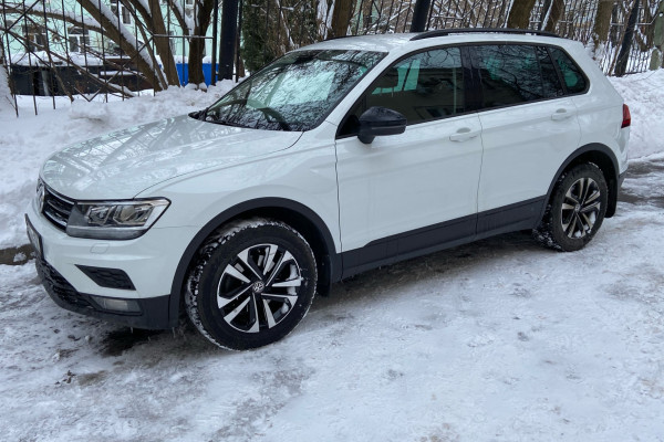 Прокат авто volkswagen tiguan бизнес класса 2020 года в городе Москва Белорусская от 5600 руб./сутки, полный привод, двигатель: бензин, объем 1.4 литра, ОСАГО (Мультидрайв), без водителя, недорого - RentRide